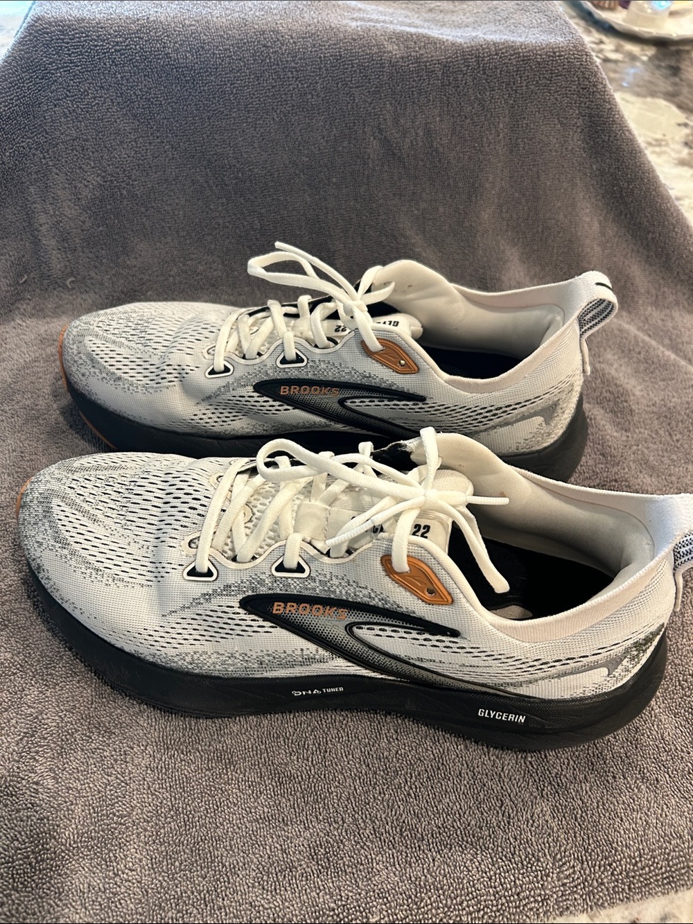 Brooks Men’s Glycerin Running Shoes - White, Black & Gold. Size 10.5